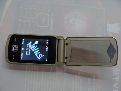 Mini Vertu V2 quad-band phone